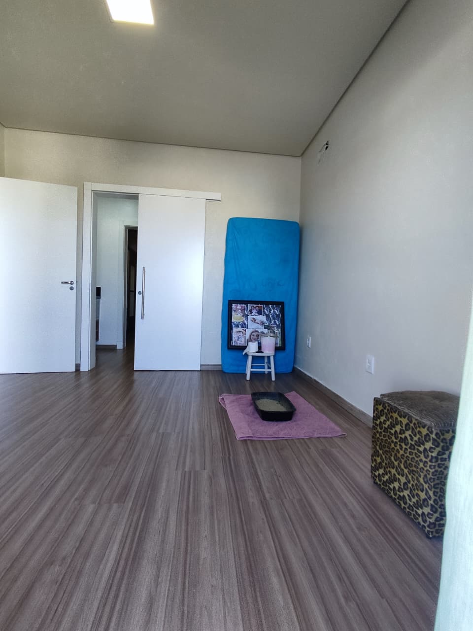 Ambiente com acesso à sacada