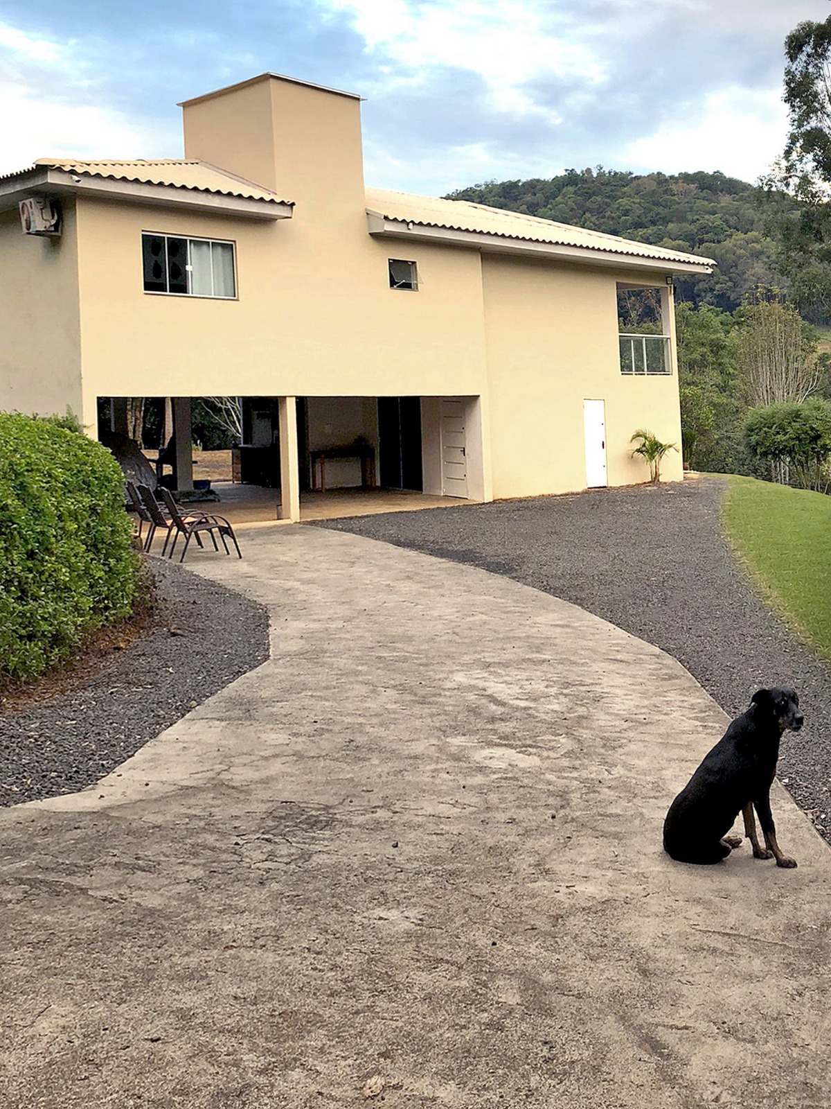 Fachada da casa com acesso