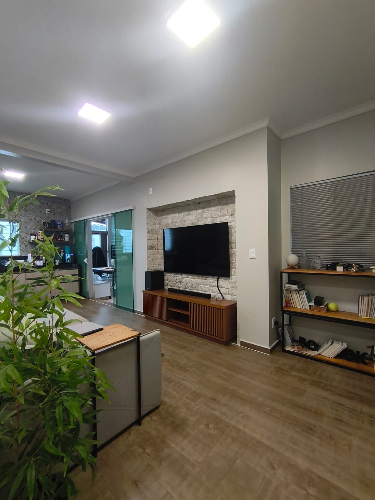 Sala de TV integrada à cozinha