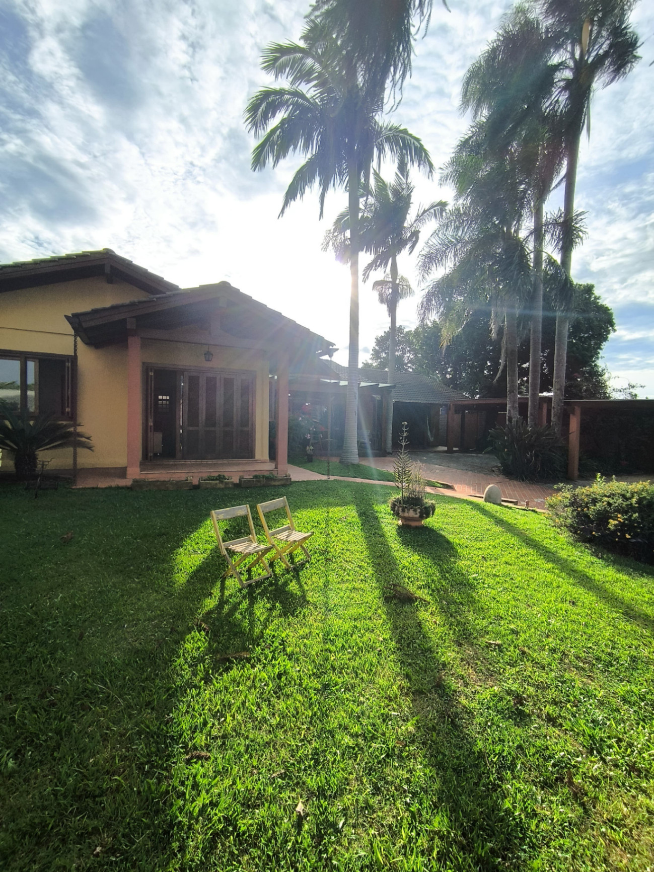 Área externa e jardim