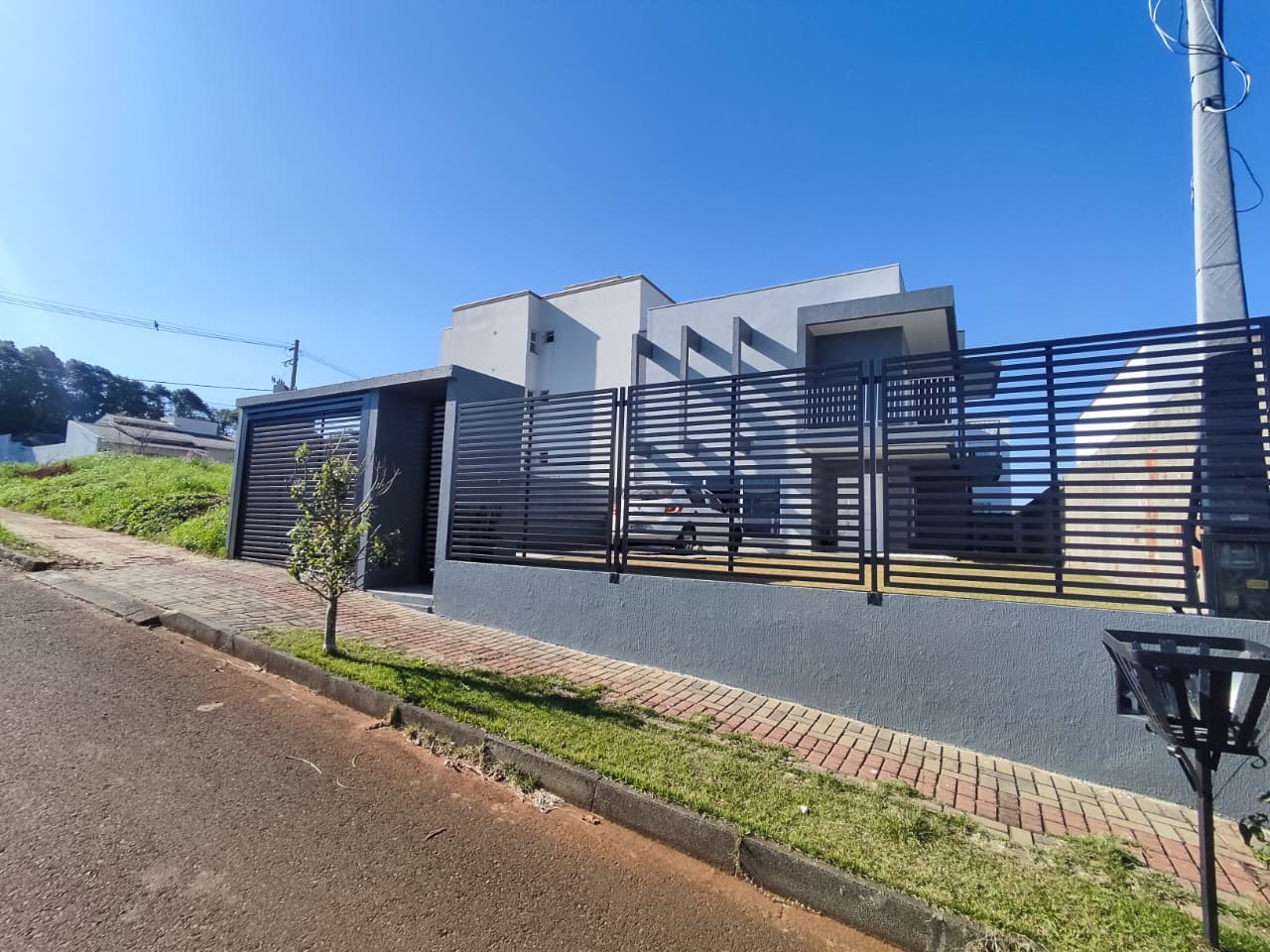 Fachada da casa no Vila Real