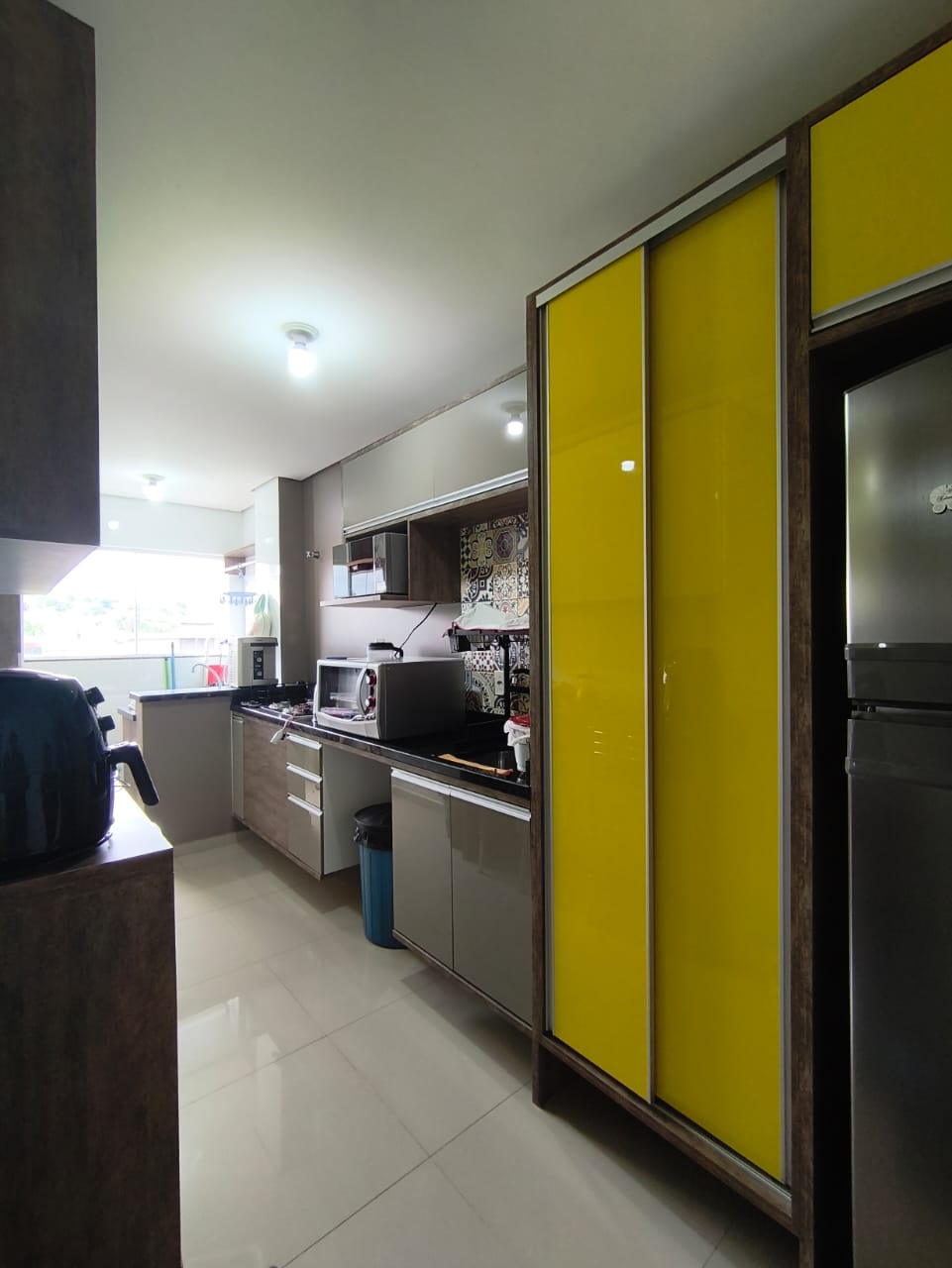 Cozinha com armários planejados